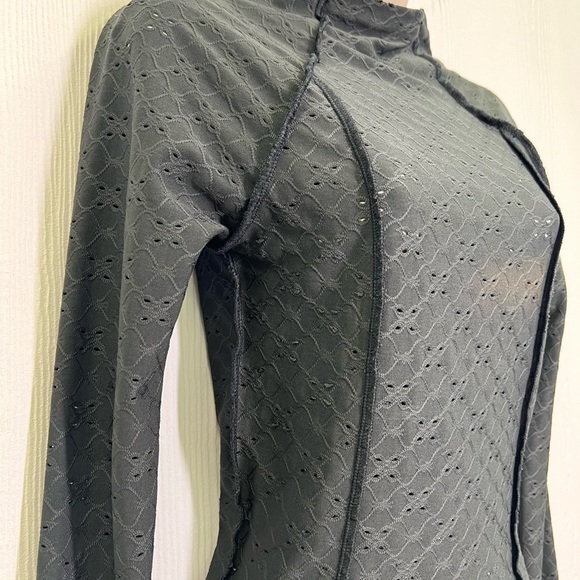 Urban Outfitters - Black Open Floral Design Long Sleeve Mock Neck Blouse Medium - Picture 5 of 12